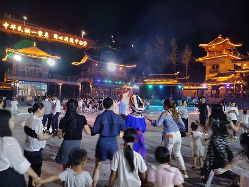 1.踏歌起舞.jpg