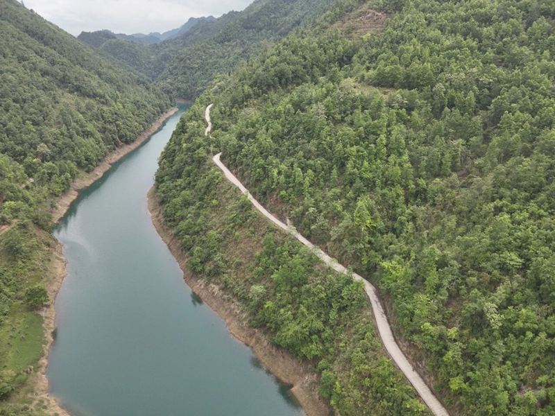 1 图为G356线K2021-K2022段景色.jpg