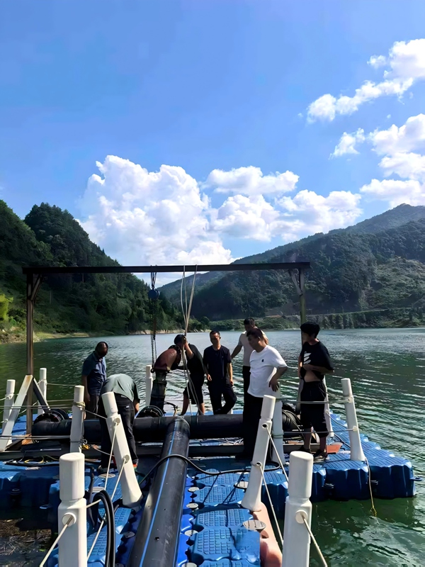4、库区开展水利设施作业，夯实仙源供水保障根基。习水县融媒体中心供图