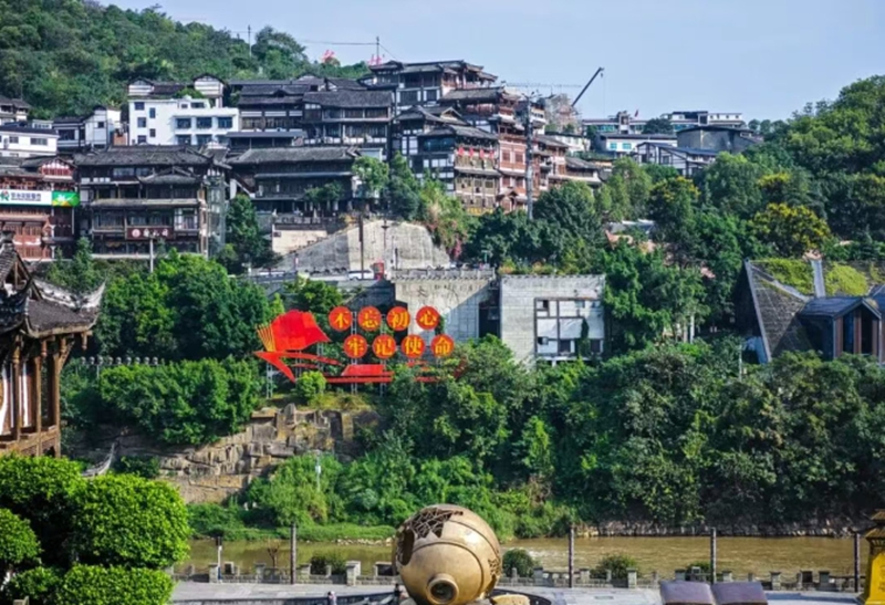 一坛百年韵 酱香赴新约 走进第四届遵义酱酒节主会场茅台镇1915广场
