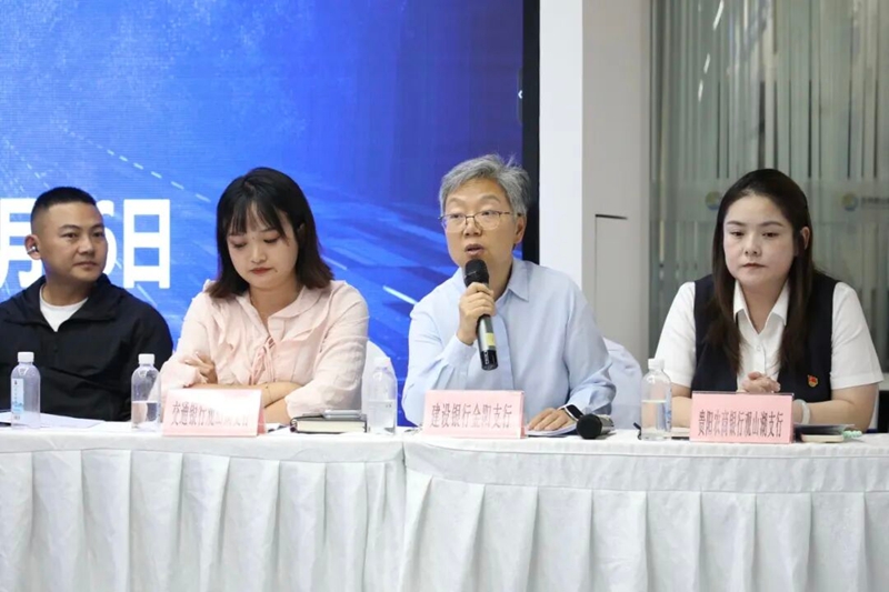 座谈会现场。