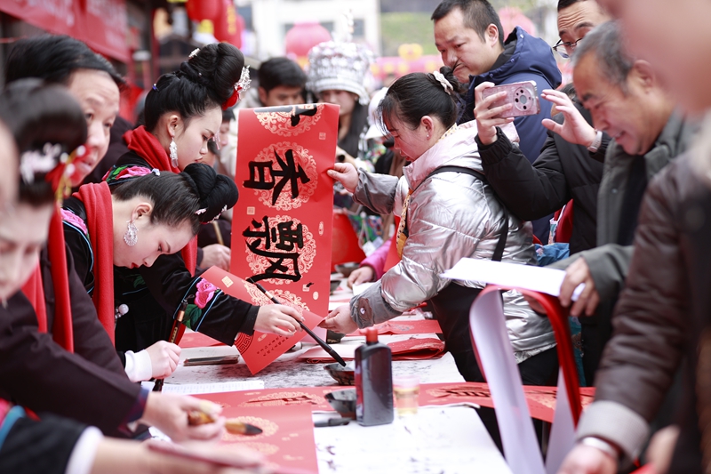 台盤村“貴州村晚”現場舉辦台江縣丙午馬年“萬福迎春”文明實踐活動。