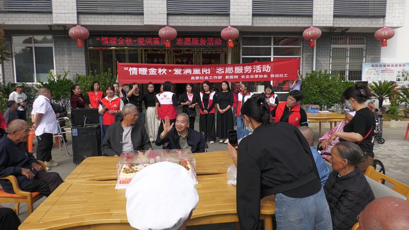 爱心志愿者为老人集体过生日 拍摄：钱昌江 (14).jpg
