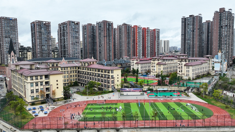 清镇市第二实验小学。 沈建华 摄.jpg