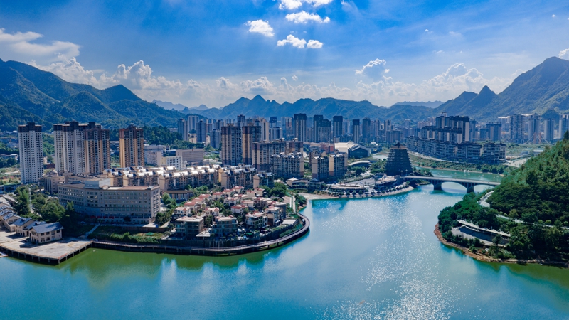 罗甸县城东一景 张良静 摄.jpg