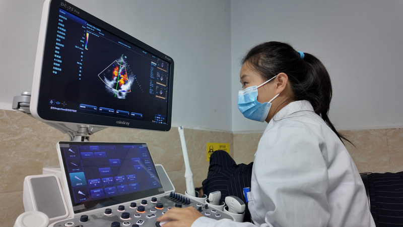 山盆鎮中心衛生院B超檢查。