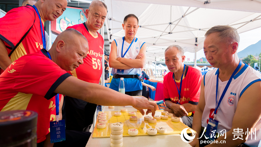 活动现场的象棋体验。人民网记者 涂敏摄