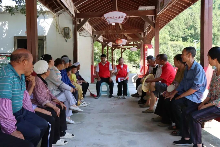 高大坪鎮桅杆村“大家小院”群眾會現場。