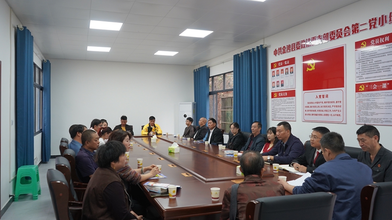 综治中心召开座谈交流会.jpg