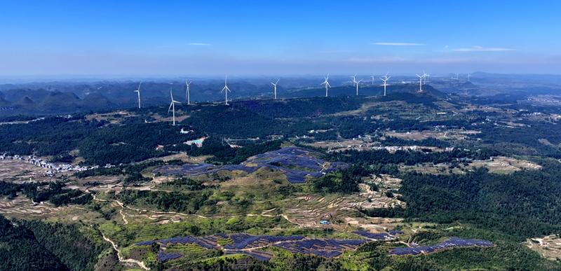 平塘縣建成百萬千萬級新能源基地。