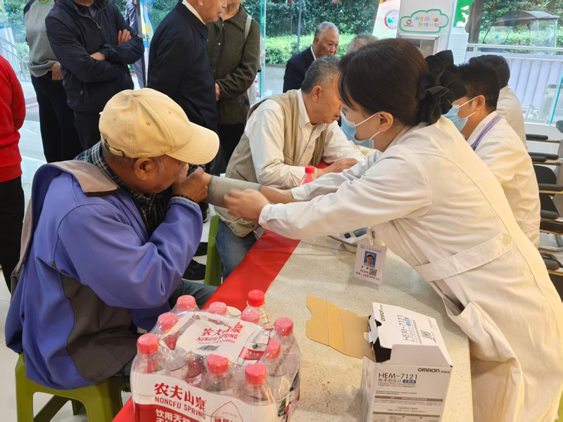 乌江恬苑社区义诊。