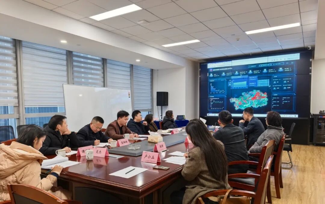 觀山湖區“科技診所”團隊深入企業溝通“問診”。張婷攝