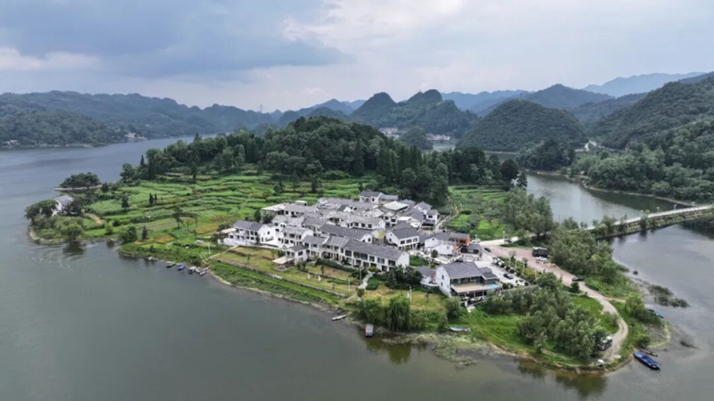 11 百花湖鎮三堡村。