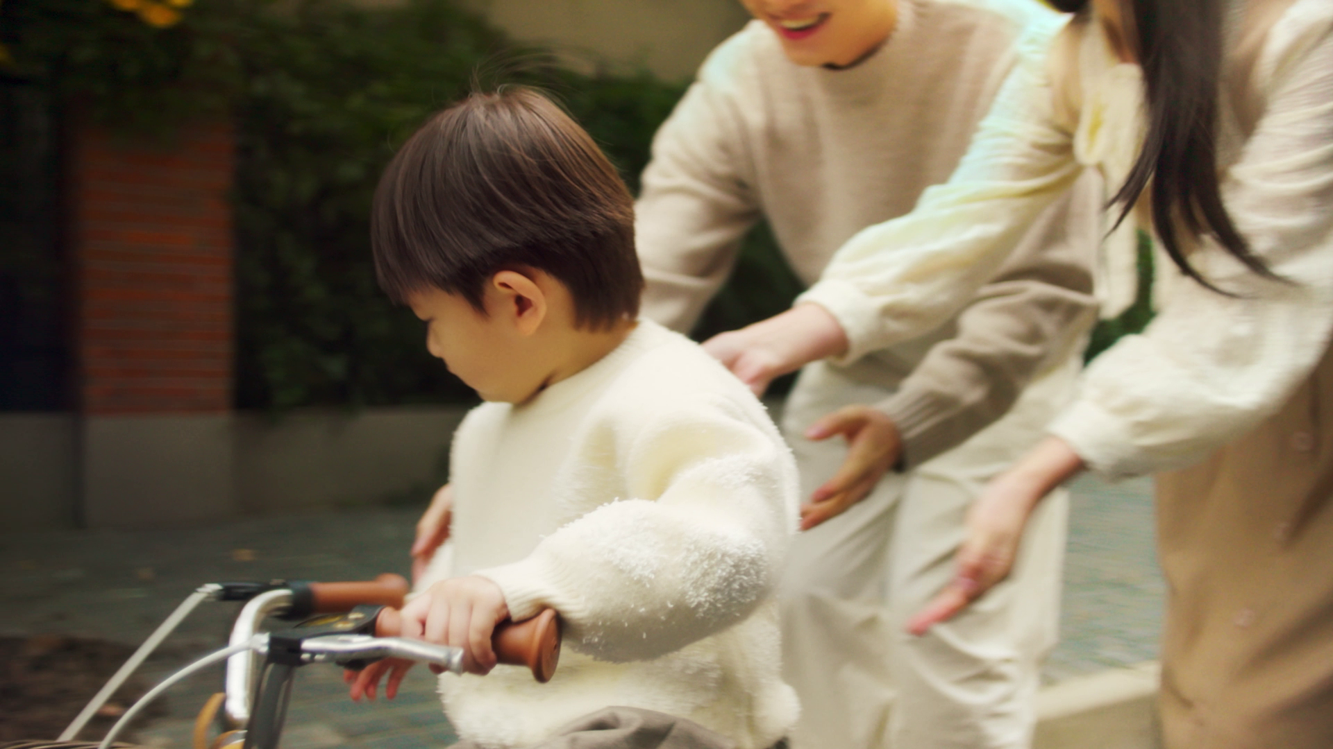 稅收見証人生美好時刻。（視頻來源：貴州省稅務局 ）