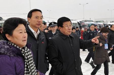 赵克志省长视察金阳客站并慰问环高抗凝交警